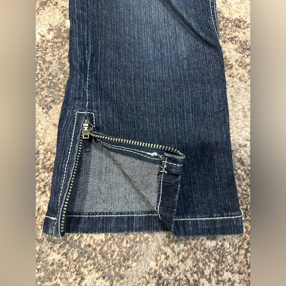 Seductions Jean Capri Pants - Picture 5 of 6